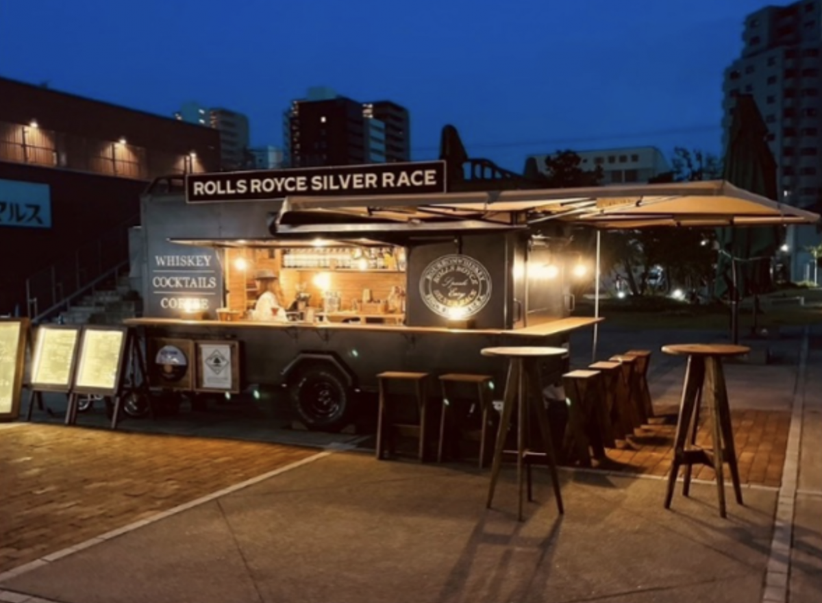 BT-400 のオーナーでもある ロールスロイスシルバーレイス様にご協力頂き キャンプ場内にbar をオープンします。 発電機は使わないので静かに楽しめます。 ムーディーな音楽と共に楽しい夜をお過ごしください。