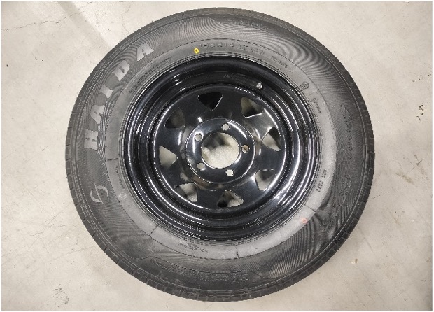 ※タイヤ年式選べません［別途送料3300円］